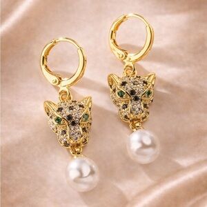 Panthere Green Eyes Crystal Pearl Earrings